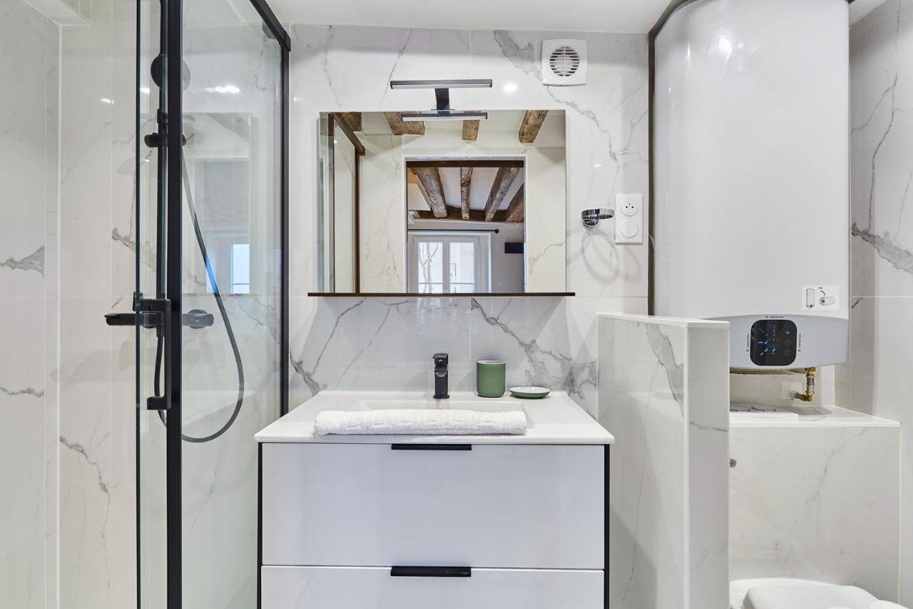 Center Of By Prestige Appartement Parijs